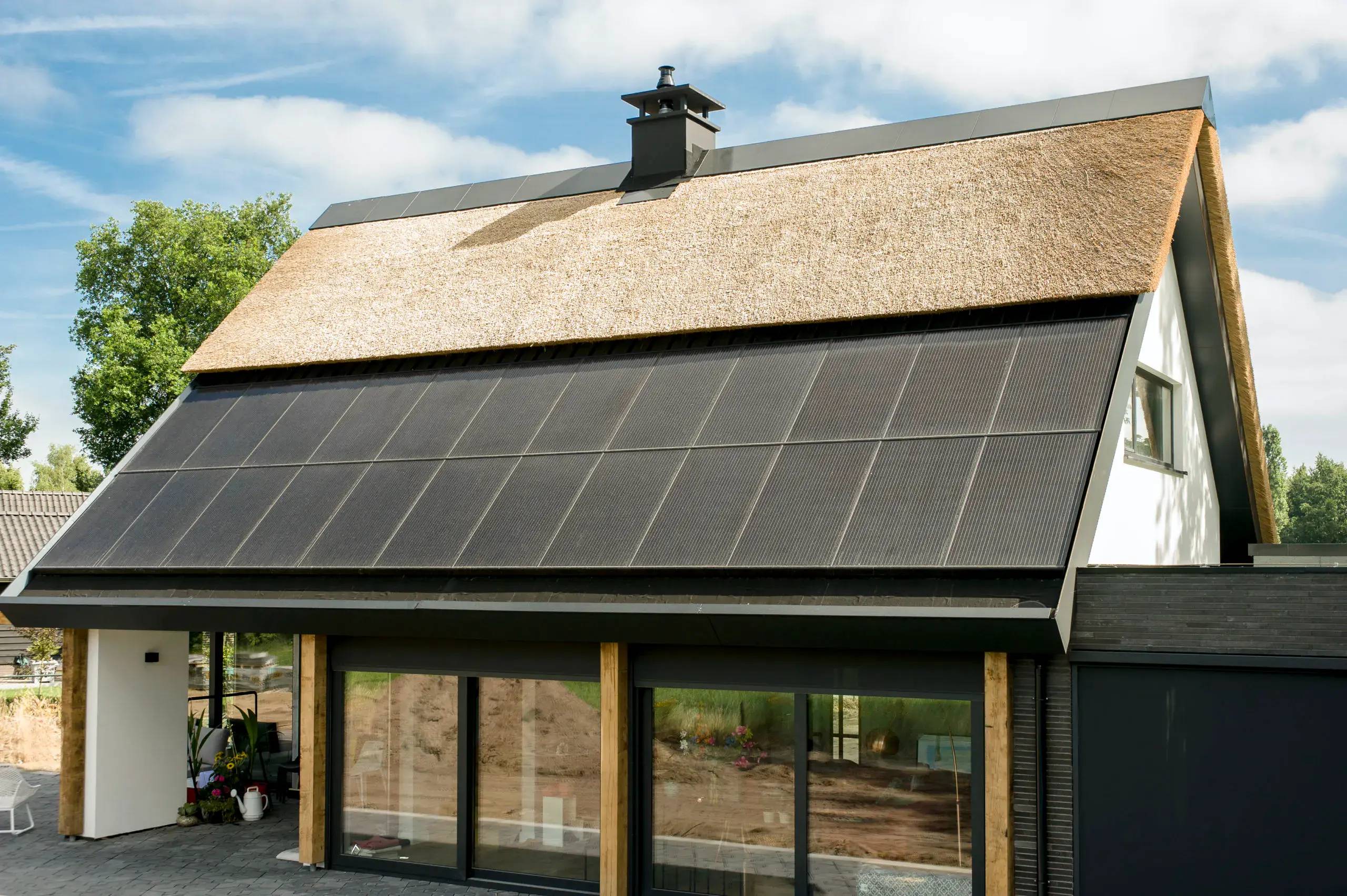 Hoofd foto van de Volthera PVT-systemen | 24 panelen schuindak + Vaillant FlexoTherm Exclusive 5,3 kW